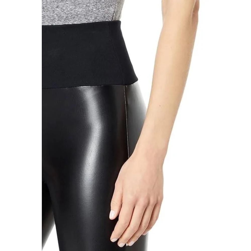 Assets by Spanx faux leather biker shorts women’s size Large very black new nwt - Picture 2 of 12